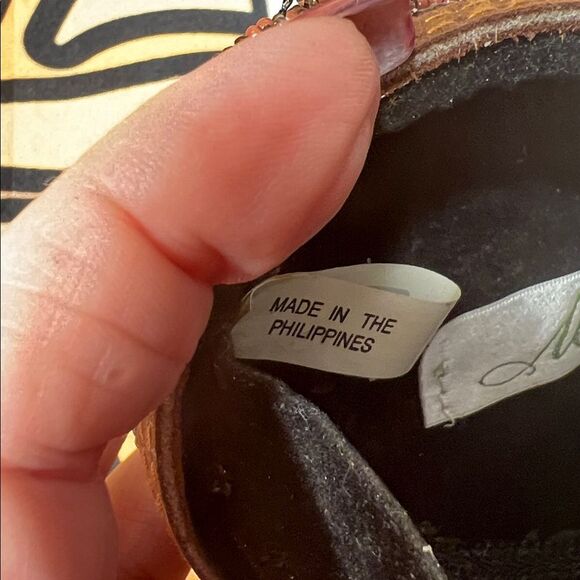 Mary Frances Intoxicating Beaded 3D Wine Bottle Heart Handbag - Picture 11 of 16